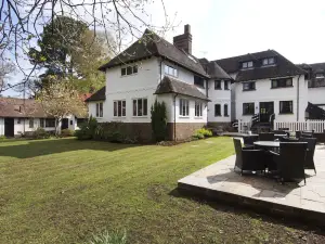 The Roundabout Hotel