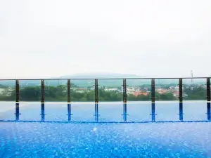 BiglandOtel Sentul - 套房和會議中心