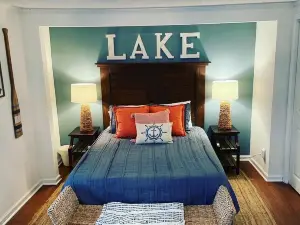Driftwood Lake House- cozy , quiet cove!