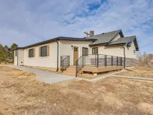 16 Mi to Paint Mines: Spacious Simla Home!