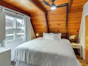 熱水浴缸+火坑：紅木屋的舒適小屋！