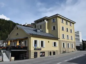 Hotel Rätia