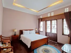 เคลมมี เฮาส์