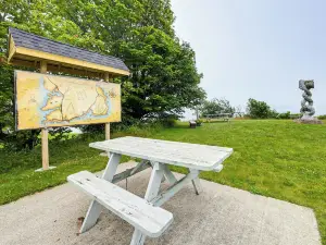 เดอะ ไฮด์อะเวย์ อิน ดาวน์อีสต์ เมน: วอล์ก ทู โอเชียน