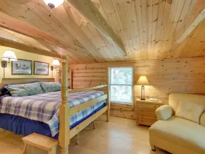 Lakefront Hazelhurst Cabin Dock and Pool Table