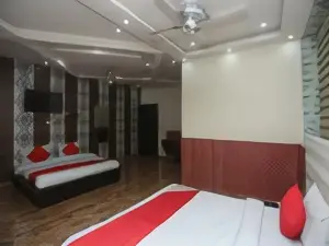 OYO 27731 Hotel Grand A-star