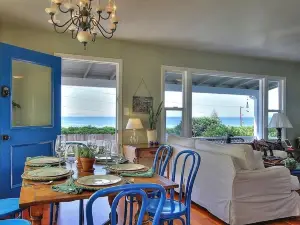Summerland Ocean View Cottage by RedAwning