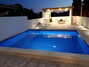 Villa Dragi, Villa with Pool and Big Terrace, Sea View, Peacfully and Quite