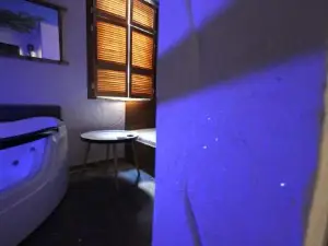 Egzotyczny Diamonds I Zanzi w Krainie Alicji