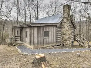 Scenic Cabin w/ Deck & Fire Pit - Near Hiking!