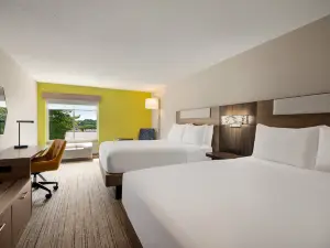 Holiday Inn Express & Suites Fredericksburg