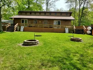 Peaceful Lake House Cabin 2, Kayaks Provided Free, Direct Water Access!
