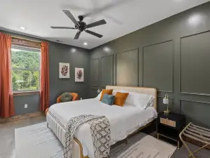 New Barndo/Kayak Launch/ 2 Private Hot Tubs