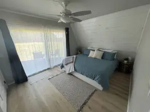 A-Frames at Harmony Hills, Exotic Animal Jeep Tours, Hot Tub, 320 Acre Ranch