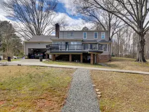 2 Mi to South Boston Speedway: Cozy Tiny Home!