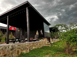 Runaway House - Qalacıq