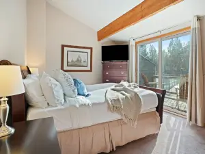 Community Pool and Spa with Tennis Court Access - Charming Retreat