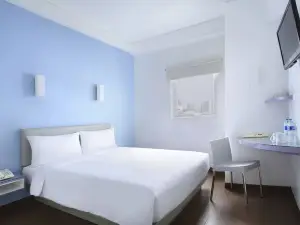 Amaris Hotel Bekasi Barat