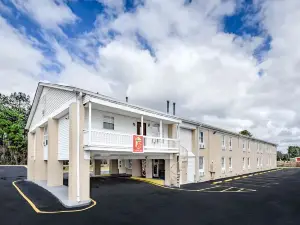 ซุปเปอร์ 8 บายวินด์แฮม แมนนิ่ง