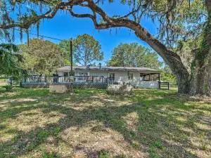Family-Friendly Home w/ Deck by Rainbow Springs!