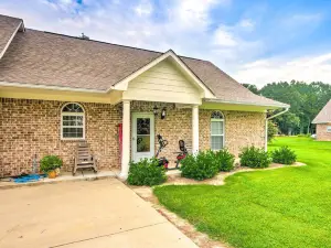 舒適的格林伍德之家，帶有露台和後院