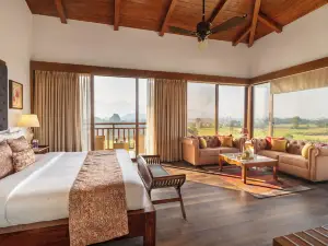 เดอะ ไวท์ รีสอร์ต แอนด์ สปา พาวนา