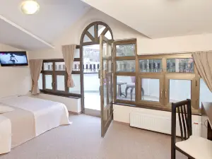 Garni Hotel Vozarev