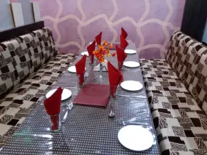 Friends Hotel & Restaurant