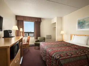 Travelodge by Wyndham Edmonton West