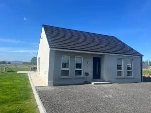 Magilligan - Cottage - Sleeps 6 - Parking - Garden