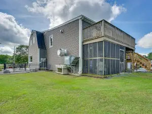 Buskirk Vacation Rental w/ Deck & Putting Green!
