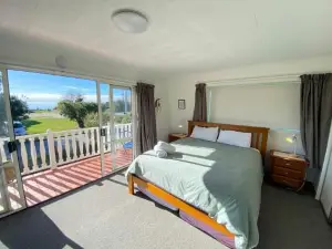 Coastal Charm in Patons Rock