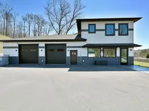 Long Lake Retreat-Heated Pool/Hot Tub-Multi-Family Haven-Long Lake Frontage