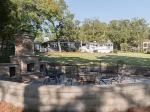 Amazing Lake House on Lake Murray, Columbia w/ Private Dock, Outdoor Kitchen.