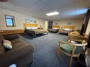 Fletchy's Pictured Rocks Resort