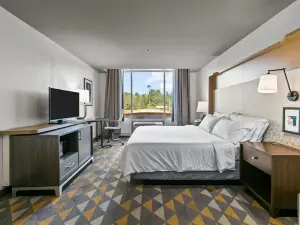 Holiday Inn Express & Suites Lucedale