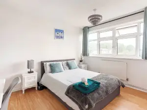 Spacious Home by Lee Valley Rafting Waltham Cross