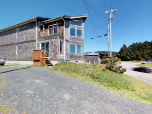 Oceanview home with hot tub and great location - near the port and beach access