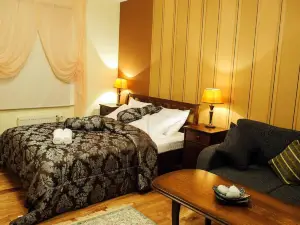 Embrace Hotel & Apartments