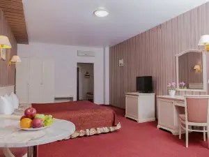 Бест Сити (Best Cityбывш. Ост Вест Сити)
