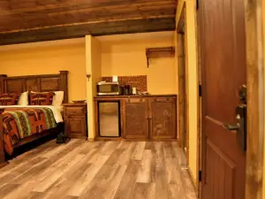 Paisano Village RV Park & Inn