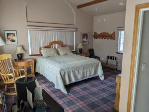 Hi-Lo Motel, Cafe and RV Park