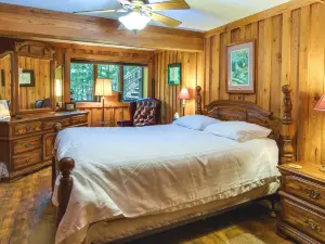 Family-Friendly Dubois Cabin w/ Community Pool!