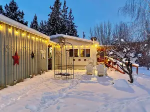 John Day Lakehouse w/ a Great Outdoor Space!