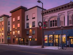 Cobblestone Hotel & Suites - Chippewa Falls