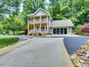 Riverfront Hayesville Retreat Fishing and Kayaking!