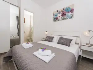 Villa LA-Comfort One Bedroom Apartment with Sea View Terrace 3