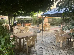 Super Paradise Hotel