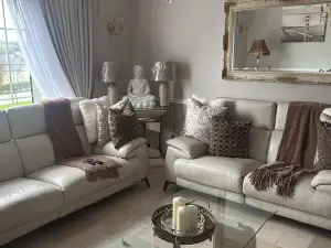 Dernvale House - Double Room - sleeps 2