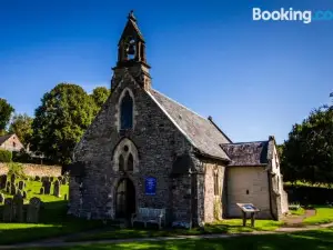 Parva Farmhouse Riverside Guesthouse